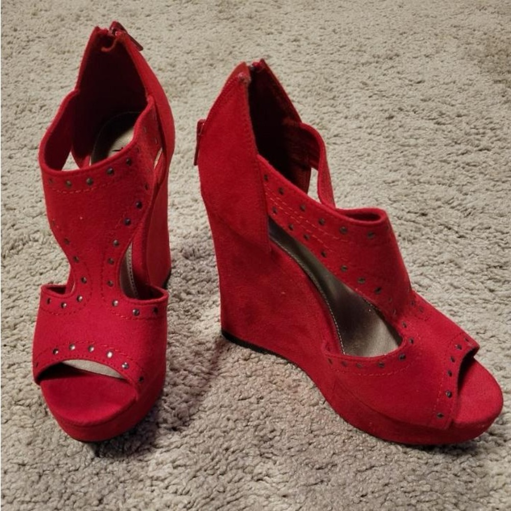 Red Wedges - Picture 2 of 3